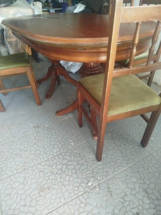 Mesa extensible y 4 sillas madera