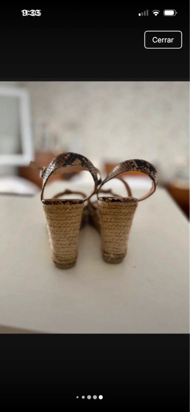Alpargatas con tiras y estampado de serpiente