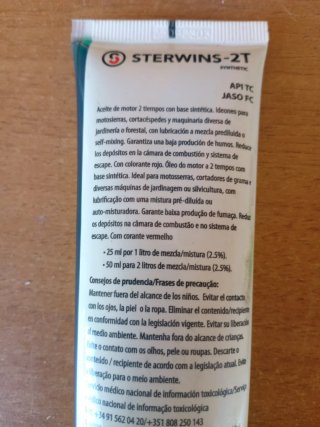 Aceite 2T Sintético Sterwins. Son 4 todos por 4 €