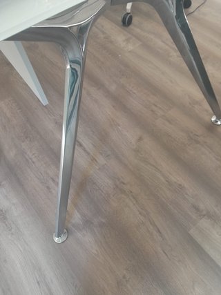 Mesa de despacho ACTIU cristal y metal