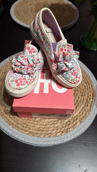 Zapatillas niña flores con volantes talla 32