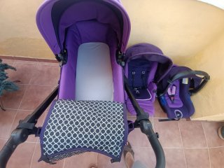 Carrito de bebé color púrpura. 3 piezas