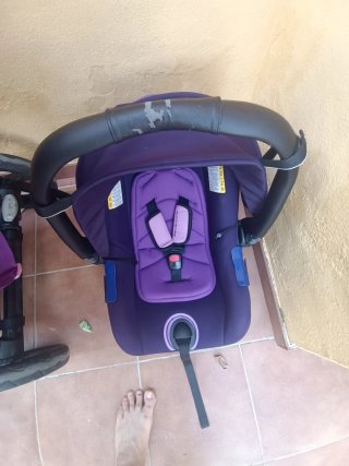 Carrito de bebé color púrpura. 3 piezas