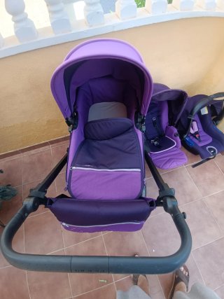 Carrito de bebé color púrpura. 3 piezas