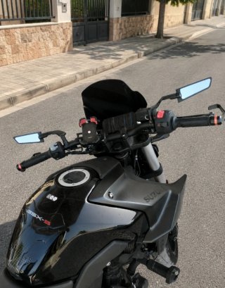 Suzuki GSX-8S modelo 2025 Negra