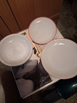Set 8 piatti e 3 fondi bianchi bordo rosso