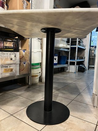 Mesa de mármol cuadrada