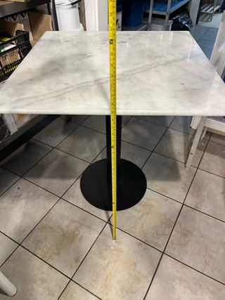 Mesa de mármol cuadrada