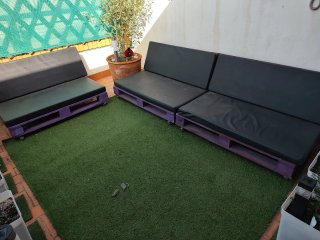 Sofá Palets Morado y Negro