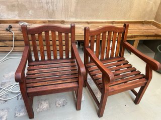 Set Teca Maciza Exterior como nuevo+almohadones