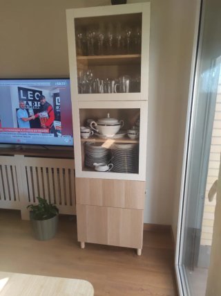 Vitrina de cristal y madera Ikea