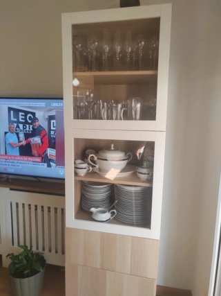 Vitrina de cristal y madera Ikea
