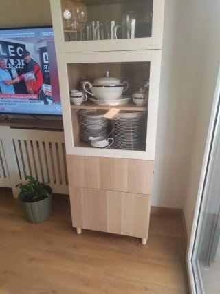 Vitrina de cristal y madera Ikea