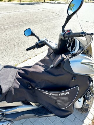 Kawasaki J300 ABS Maxi Scooter