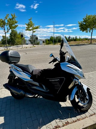 Kawasaki J300 ABS Maxi Scooter