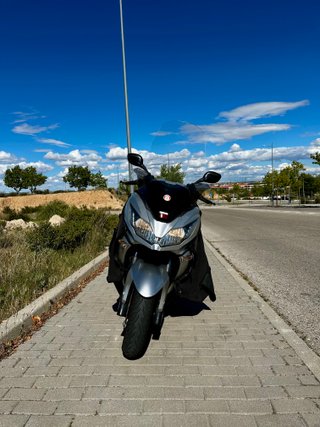 Kawasaki J300 ABS Maxi Scooter