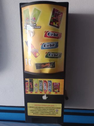 Máquina dispensadora de chicles y dulces