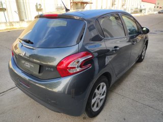 Peugeot 208 1.2i