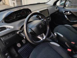 Peugeot 208 1.2i