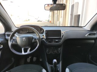 Peugeot 208 1.2i
