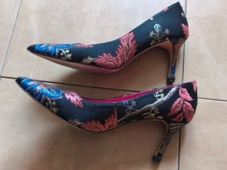 Zapatos tacón Zara bordados talla 40