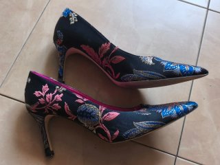 Zapatos tacón Zara bordados talla 40
