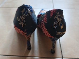 Zapatos tacón Zara bordados talla 40