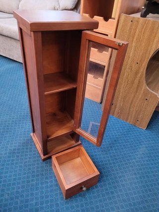 VITRINA DE MADERA CLÁSICA