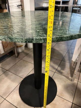 Mesa redonda de mármol verde