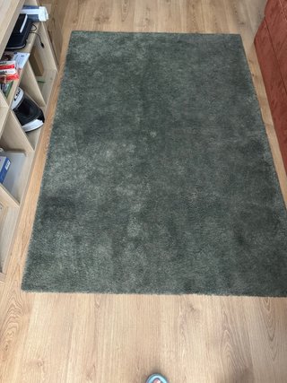 Alfombra gris y verde de “pelo” ikea