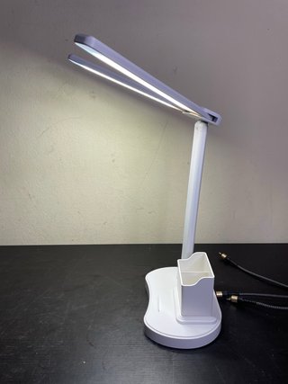 Lámpara de escritorio LED o flexo