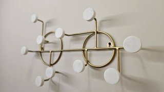 Perchero Maison du Monde dorado con mármol blanco