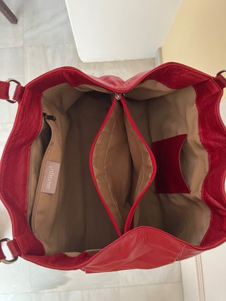 Bolso de piel rojo