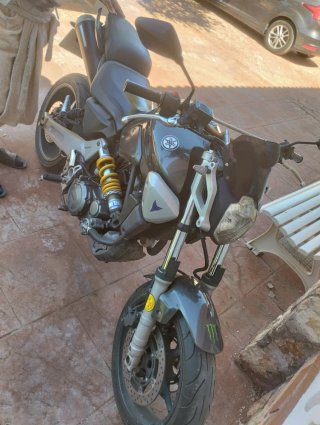 Yamaha MT-03 2006: Ambas Llantas