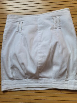 Falda blanca Stradivarius botones