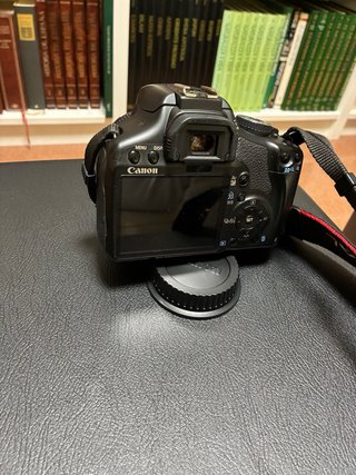 Canon EOS 450D + Lente 18-55 IS