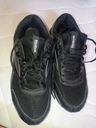 Zapatillas Reebok Negras y Plateadas