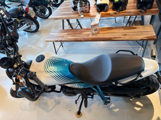 Royal Enfield Guerrilla 450 Azul/Blanco