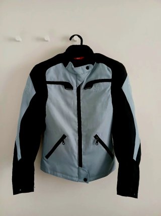 Chaqueta Moto DXS y casco Scorpion EXO
