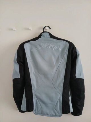 Chaqueta Moto DXS y casco Scorpion EXO