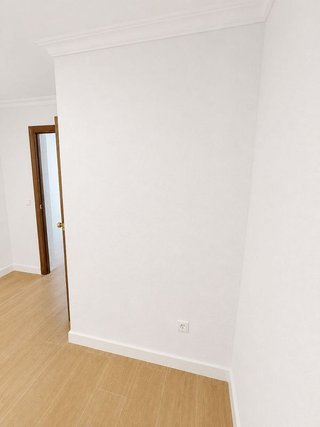 Local comercial en alquiler en Parque Alcosa - Jardines del Edén en Sevilla
