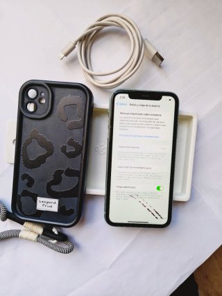 iPhone 11 64GB - Funciona Perfecto todo original
