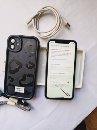 iPhone 11 64GB - Funciona Perfecto todo original