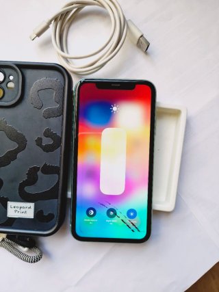 iPhone 11 64GB - Funciona Perfecto todo original