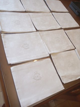 Servilletas  francesas de lino con monograma borda