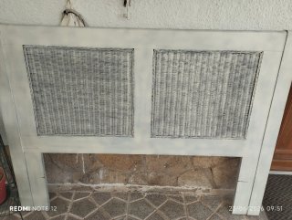 Cabecero de madera y mimbre