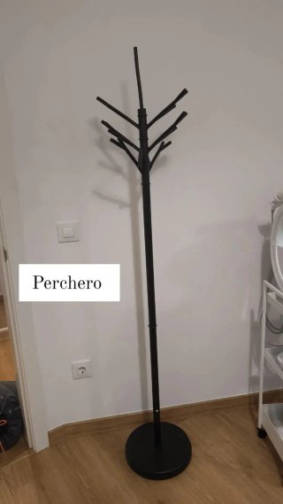 Perchero de pie negro