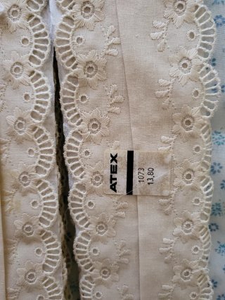 Puntillas de tela beige