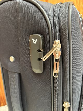 Maleta de viaje Roncato negra y azul
