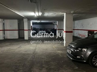 Garaje en venta en Centre en Badalona